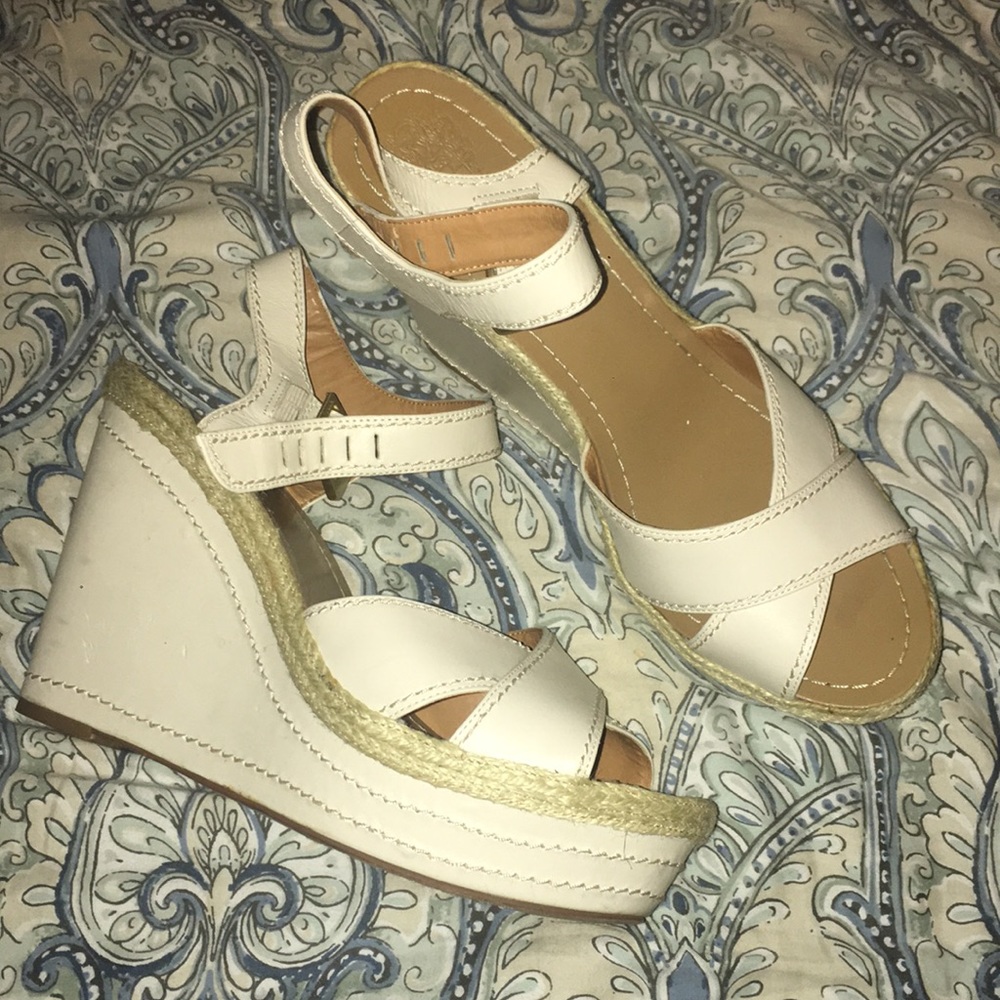 ✨SALE!✨Vince Camuto Wedges
